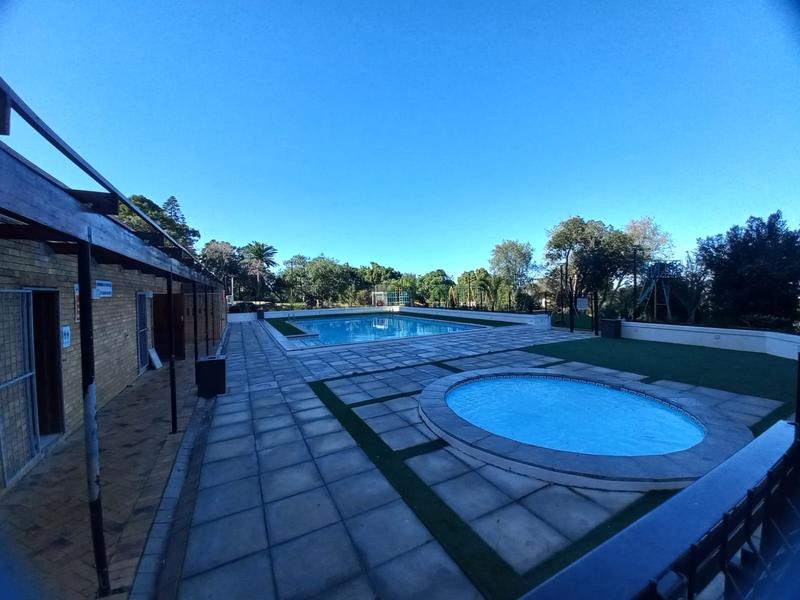 2 Bedroom Property for Sale in Loevenstein Western Cape